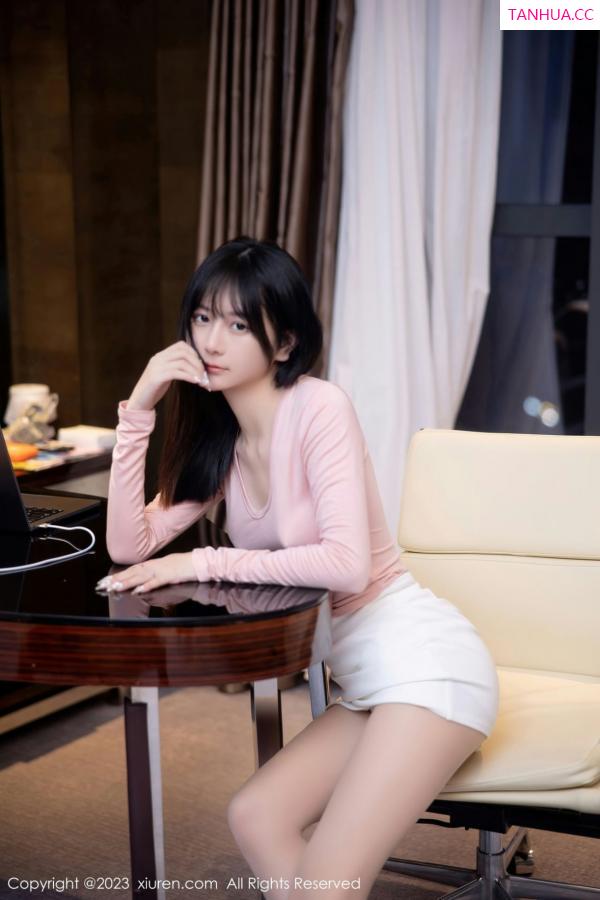   [XiuRen]高清写真图 2023.03.06 No.6367 谢小蒽 短裙美臀第17张图片